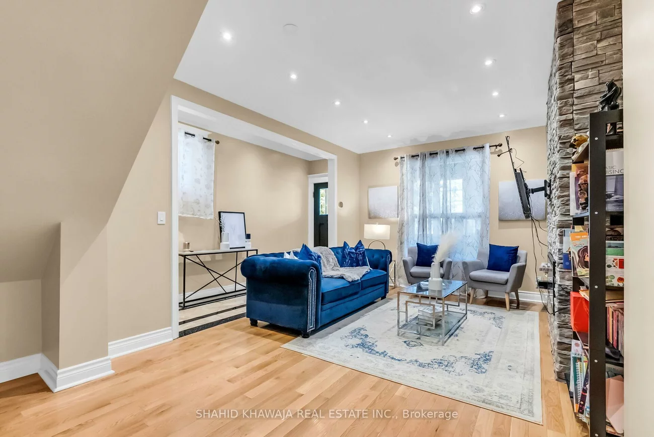 58, Pauline, Dovercourt-Wallace Emerson-Junction, Toronto