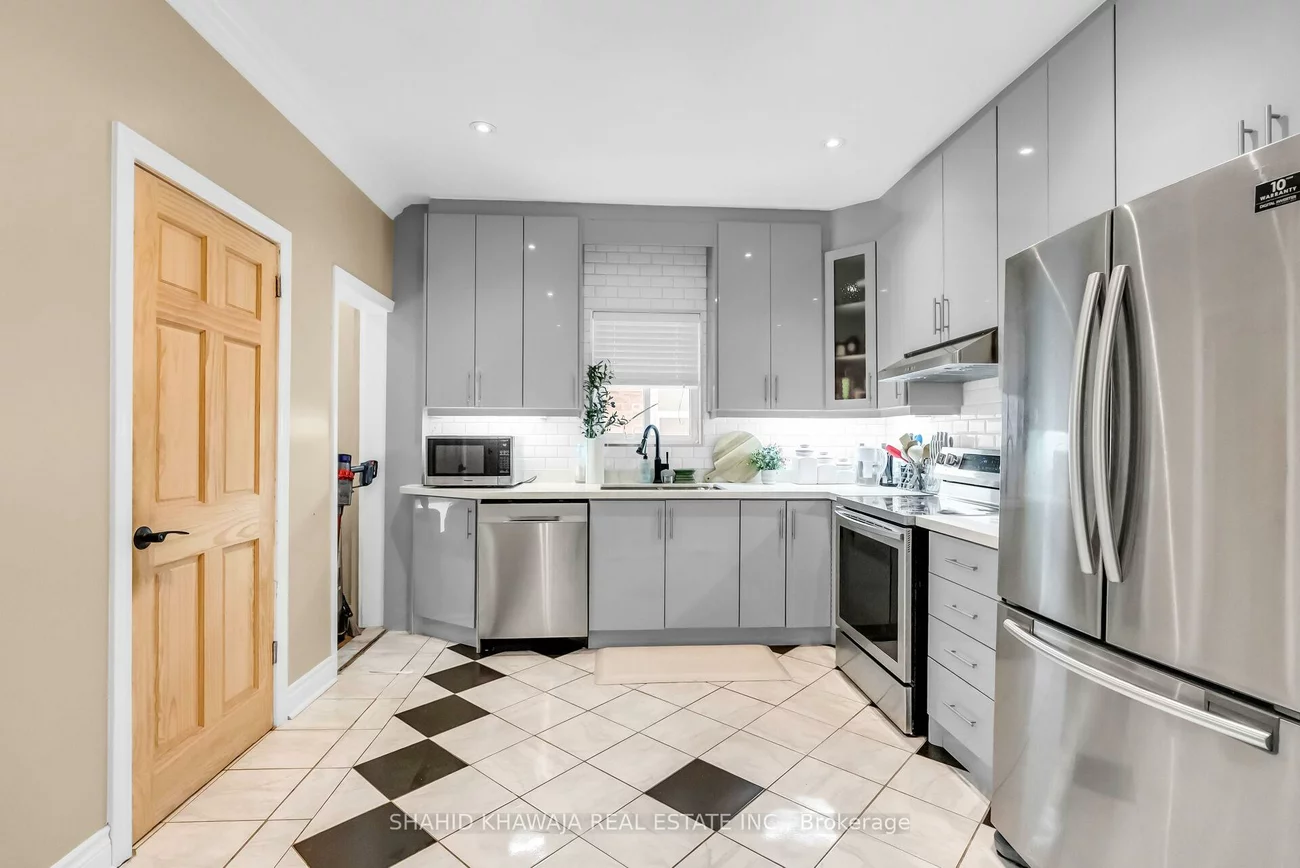 58, Pauline, Dovercourt-Wallace Emerson-Junction, Toronto