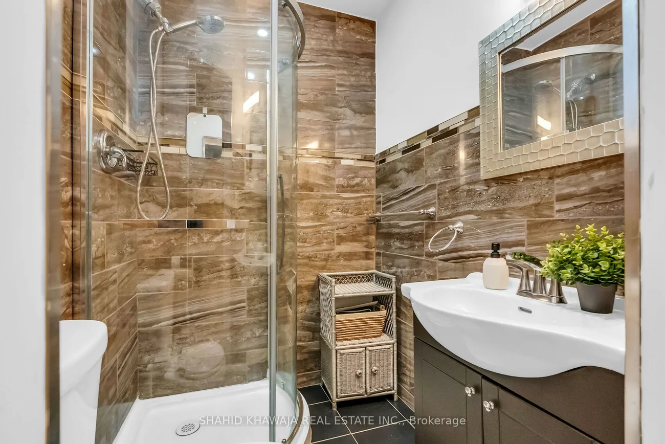 58, Pauline, Dovercourt-Wallace Emerson-Junction, Toronto