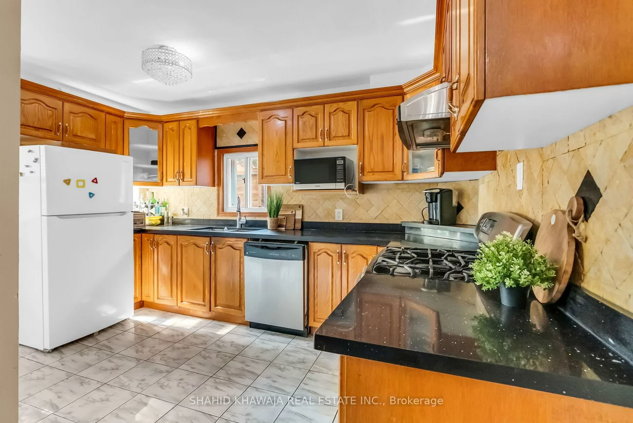 58, Pauline, Dovercourt-Wallace Emerson-Junction, Toronto