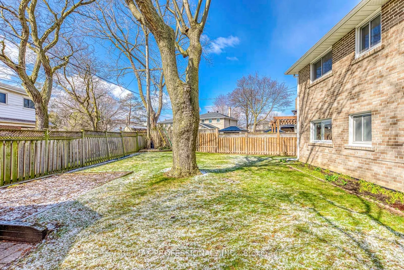 270, Wellesworth, Eringate-Centennial-West Deane, Toronto