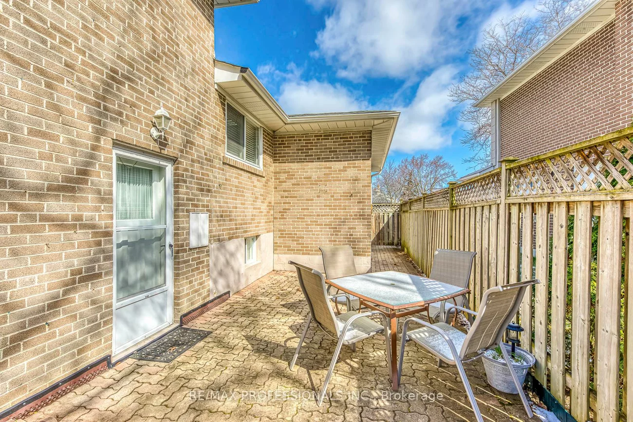 270, Wellesworth, Eringate-Centennial-West Deane, Toronto