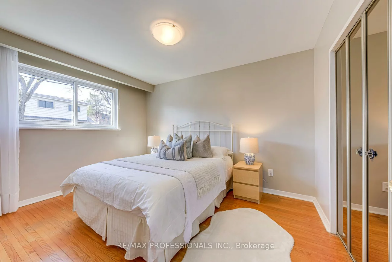 270, Wellesworth, Eringate-Centennial-West Deane, Toronto