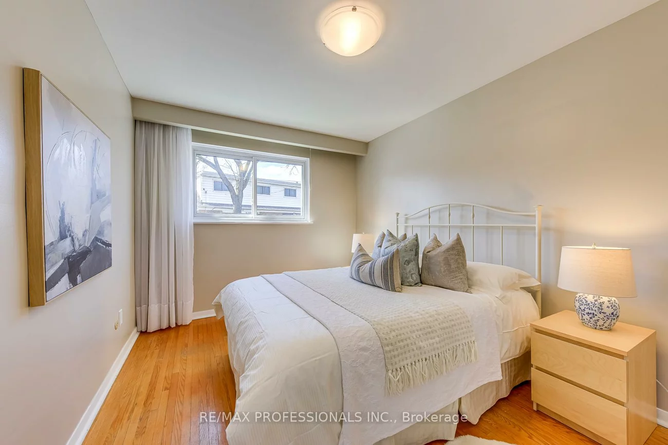 270, Wellesworth, Eringate-Centennial-West Deane, Toronto