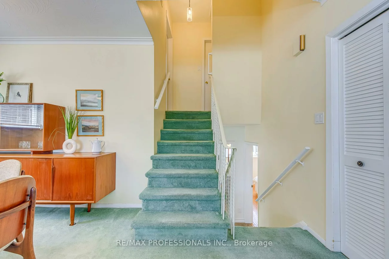 270, Wellesworth, Eringate-Centennial-West Deane, Toronto