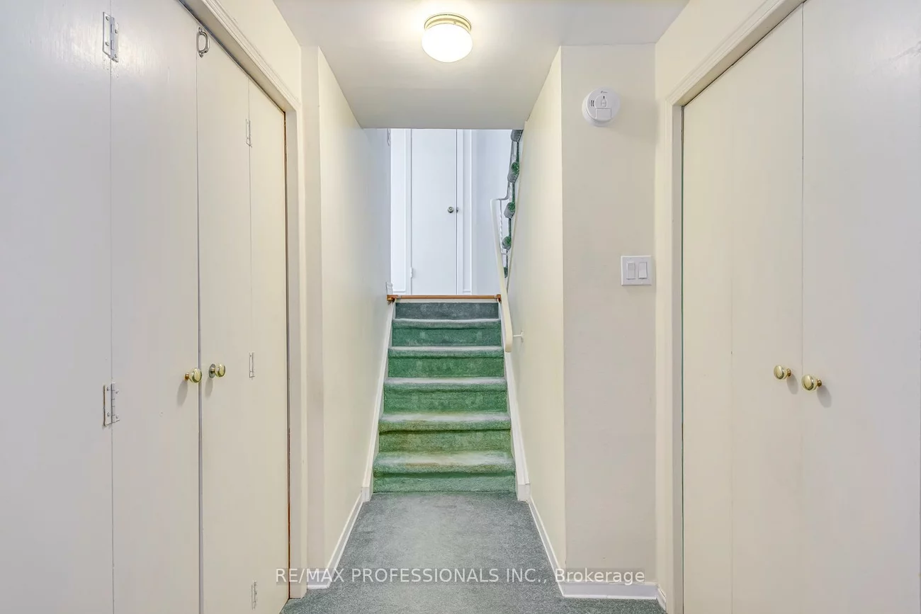 270, Wellesworth, Eringate-Centennial-West Deane, Toronto