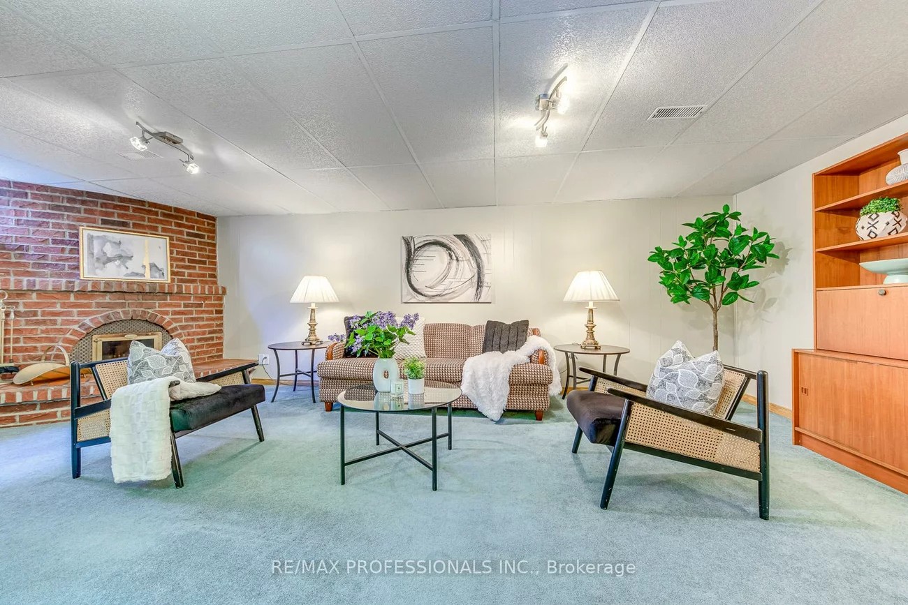 270, Wellesworth, Eringate-Centennial-West Deane, Toronto