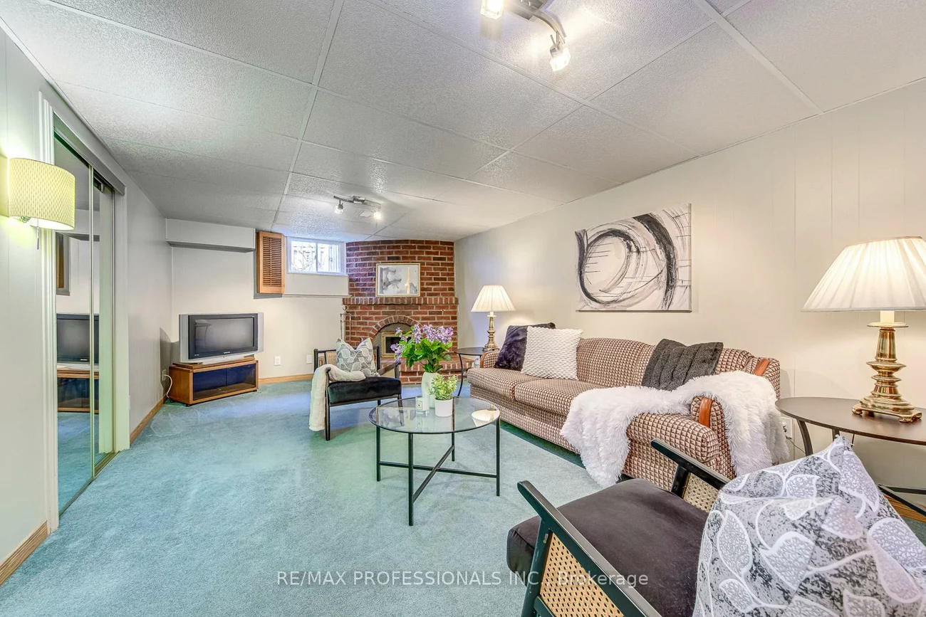 270, Wellesworth, Eringate-Centennial-West Deane, Toronto