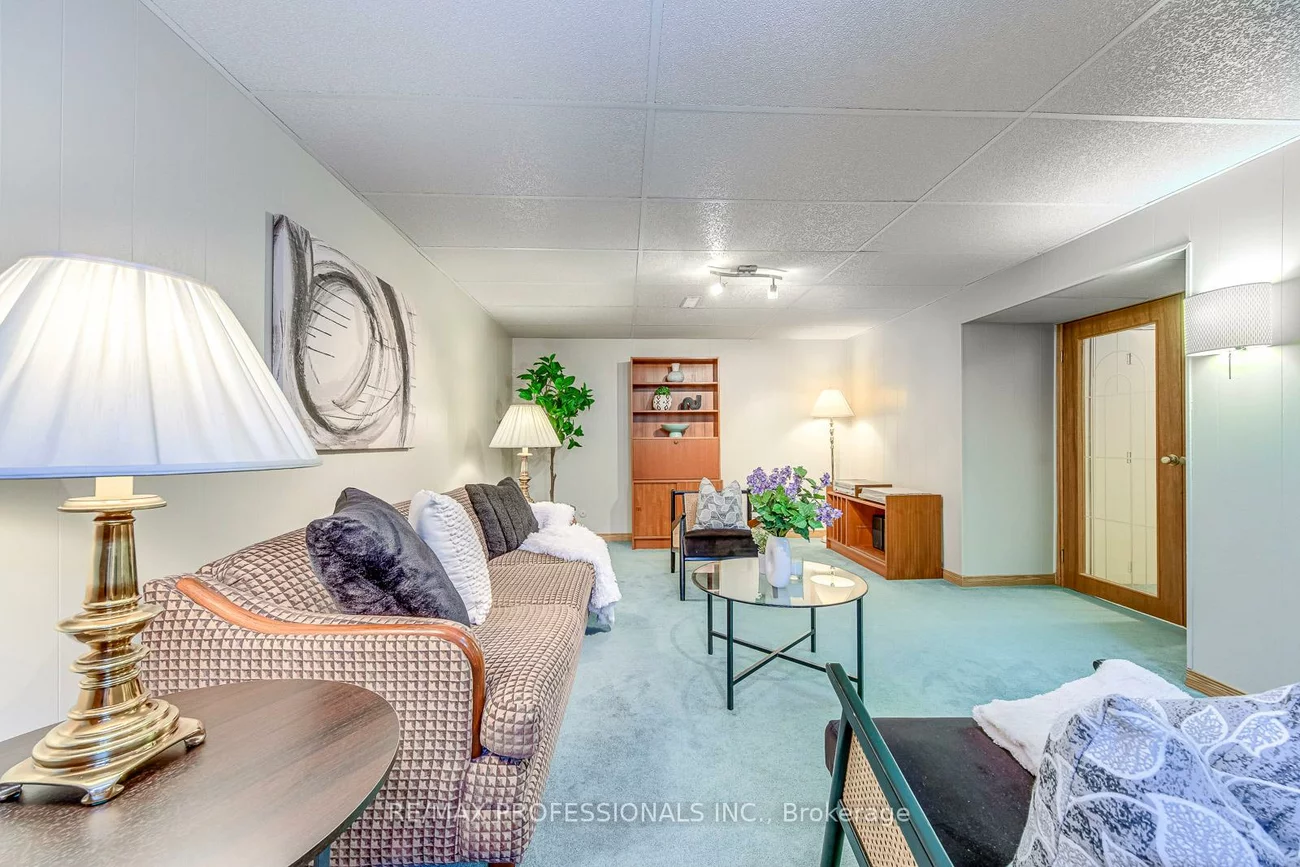 270, Wellesworth, Eringate-Centennial-West Deane, Toronto