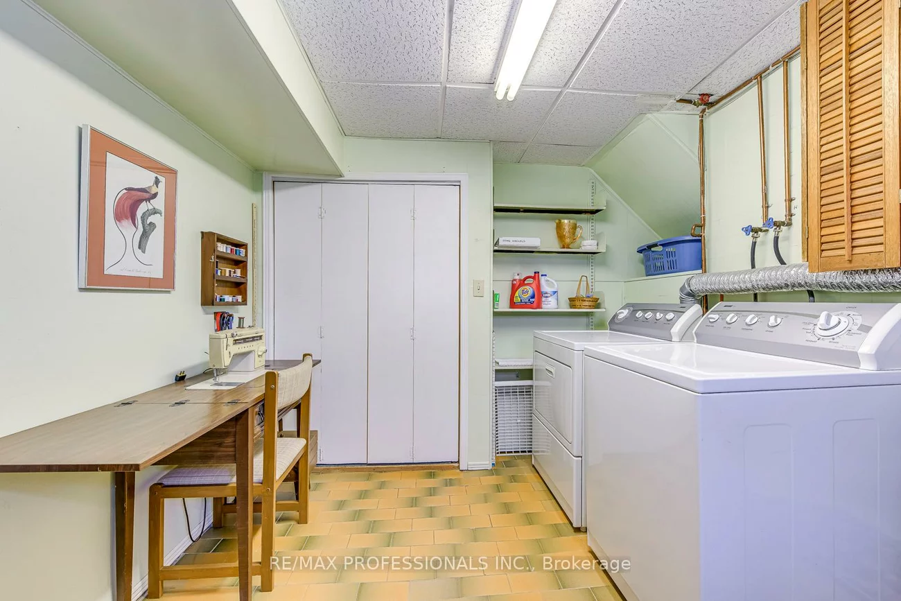 270, Wellesworth, Eringate-Centennial-West Deane, Toronto