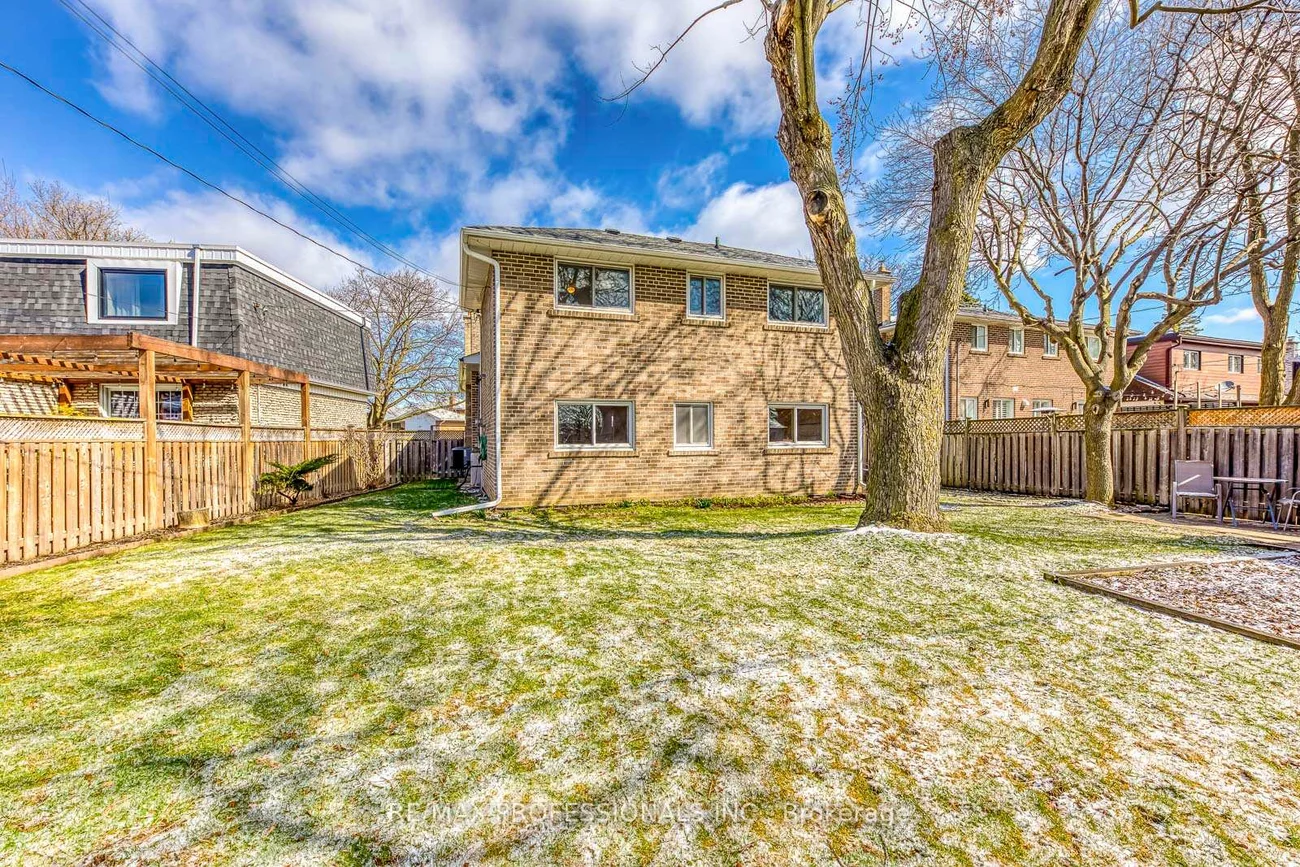 270, Wellesworth, Eringate-Centennial-West Deane, Toronto