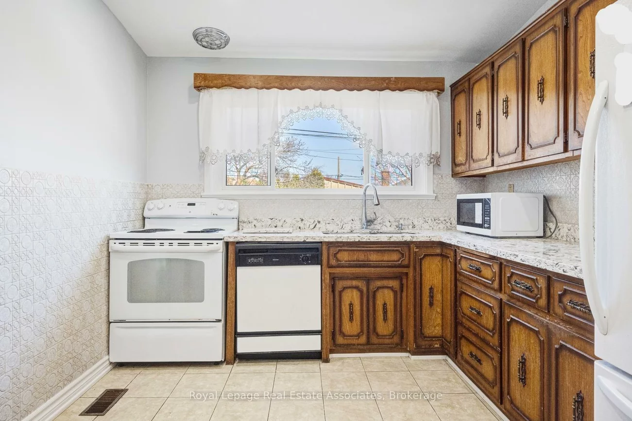 8, Caulfield, Elms-Old Rexdale, Toronto