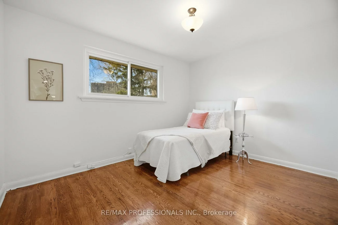 9, Halbadier, Islington-City Centre West, Toronto