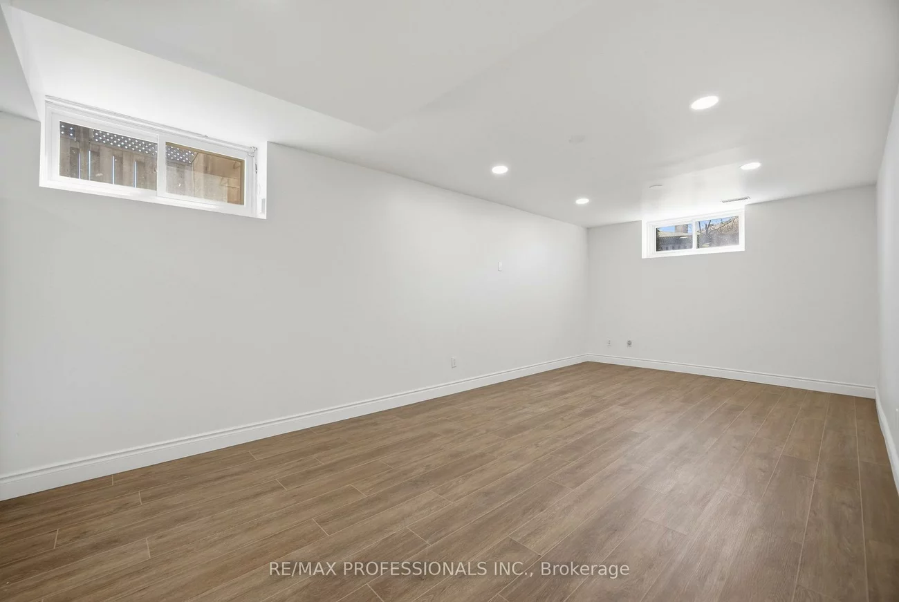 9, Halbadier, Islington-City Centre West, Toronto