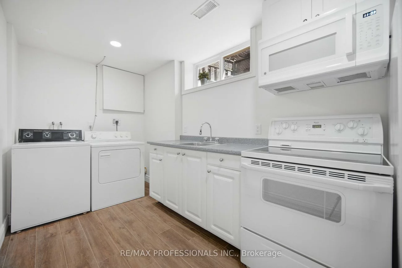 9, Halbadier, Islington-City Centre West, Toronto