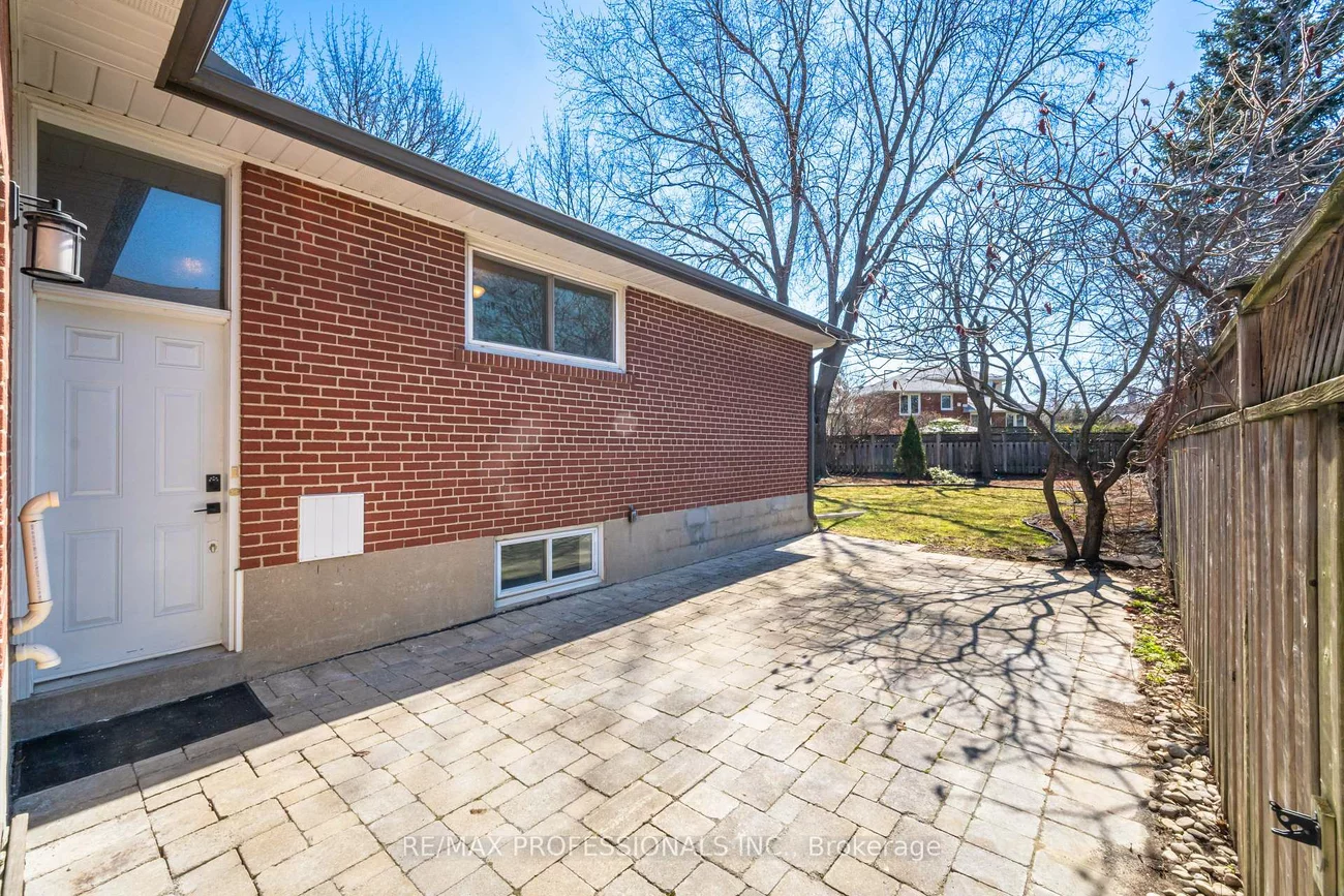 9, Halbadier, Islington-City Centre West, Toronto