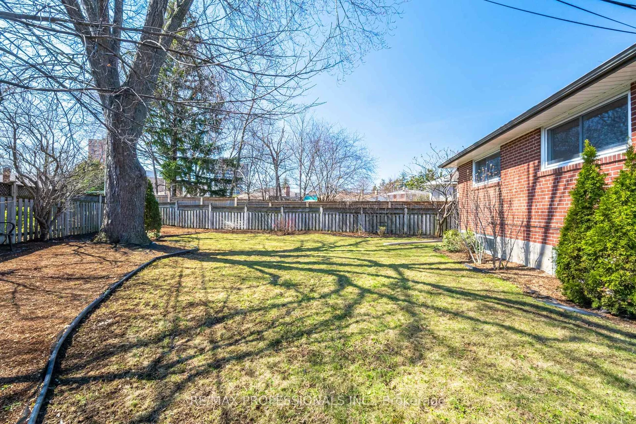 9, Halbadier, Islington-City Centre West, Toronto