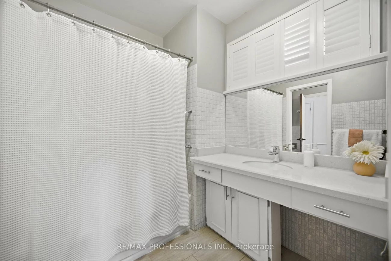 9, Halbadier, Islington-City Centre West, Toronto