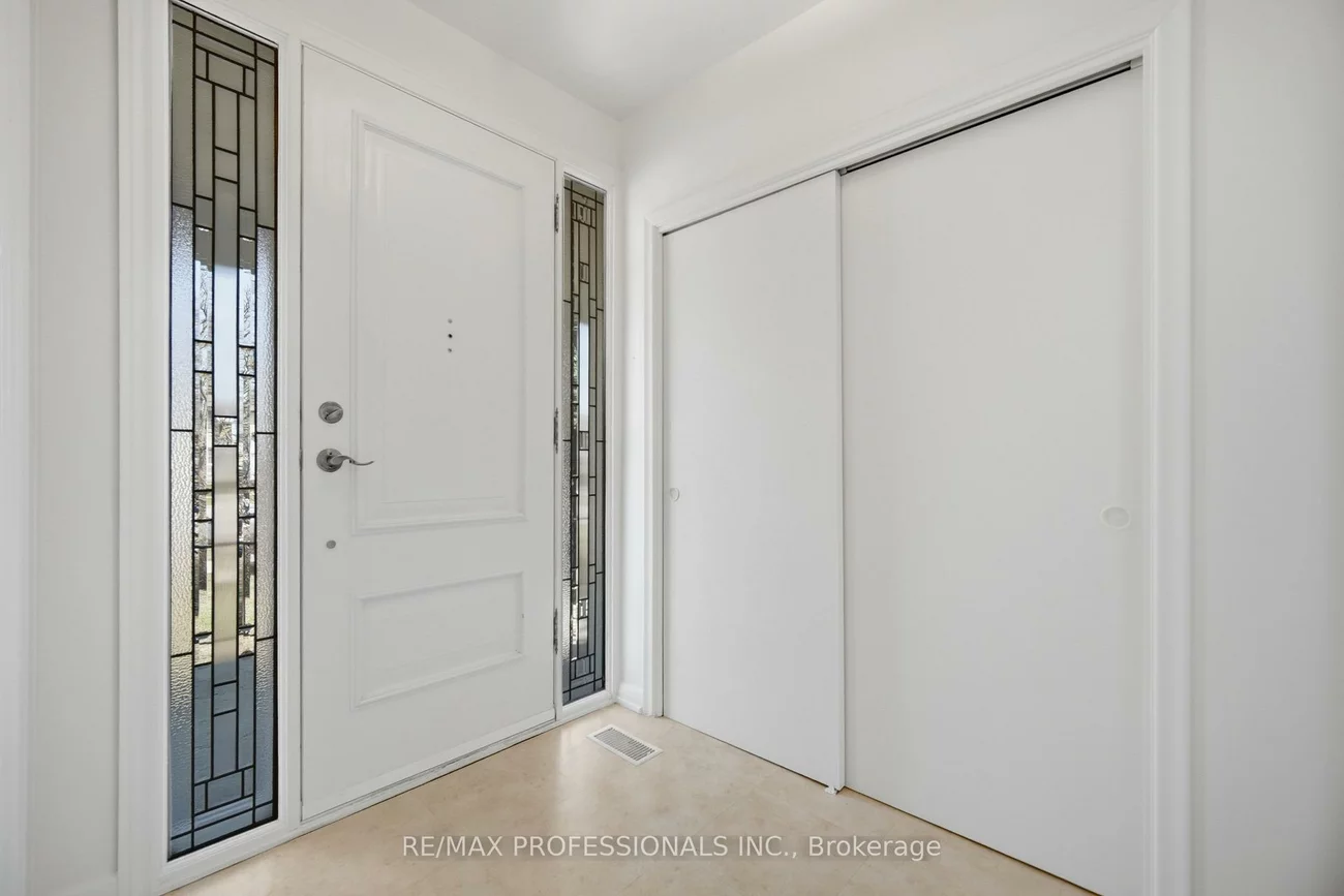 9, Halbadier, Islington-City Centre West, Toronto