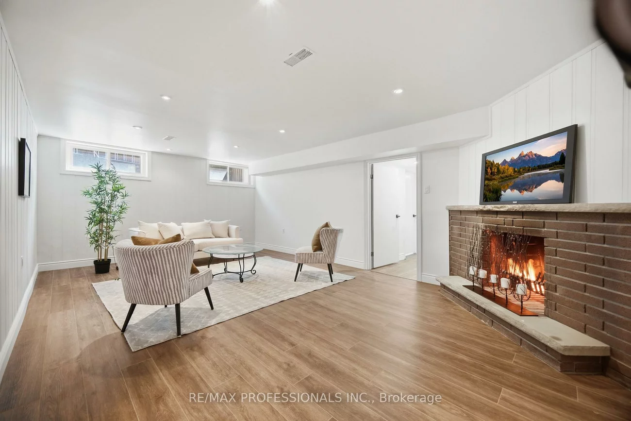 9, Halbadier, Islington-City Centre West, Toronto