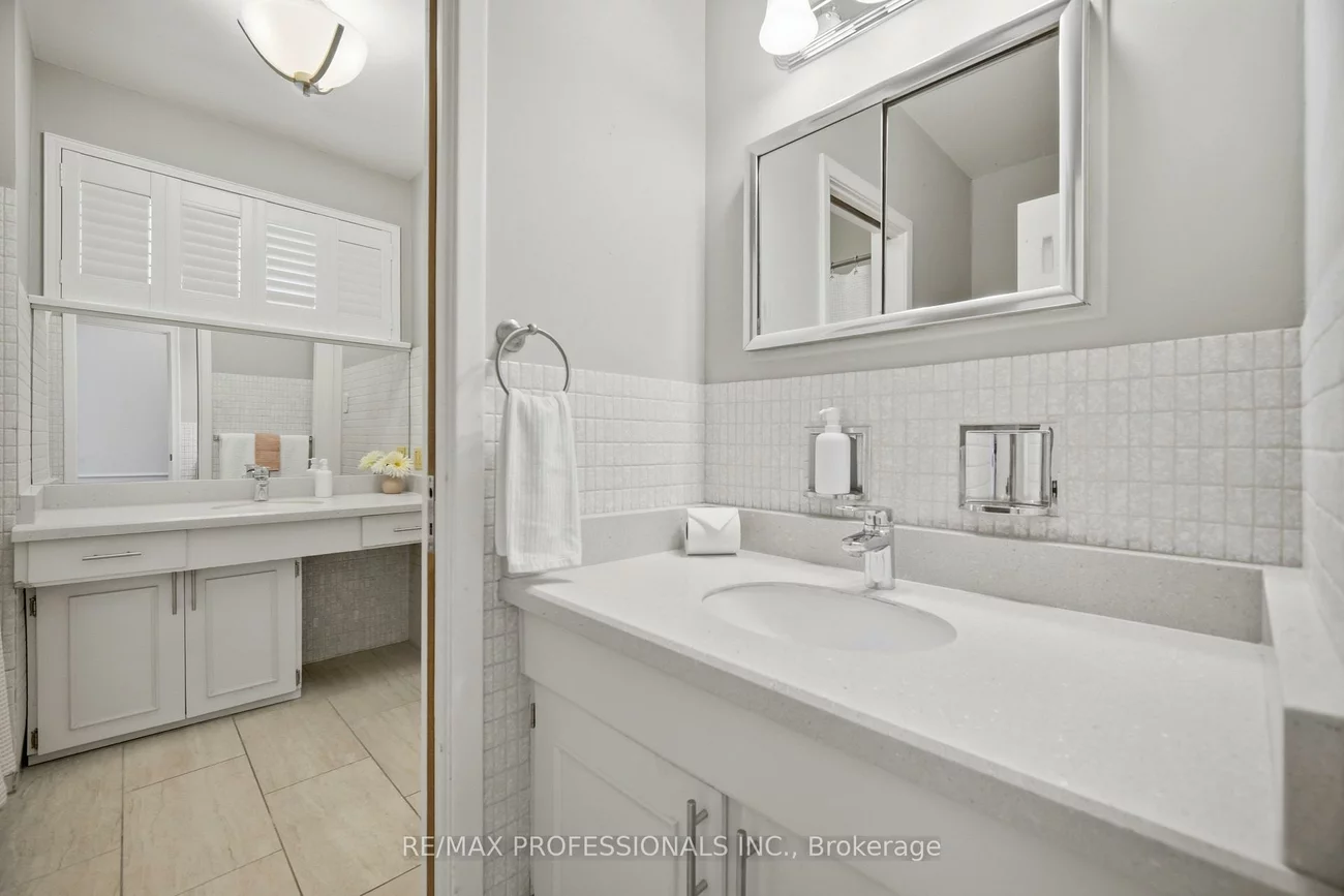 9, Halbadier, Islington-City Centre West, Toronto