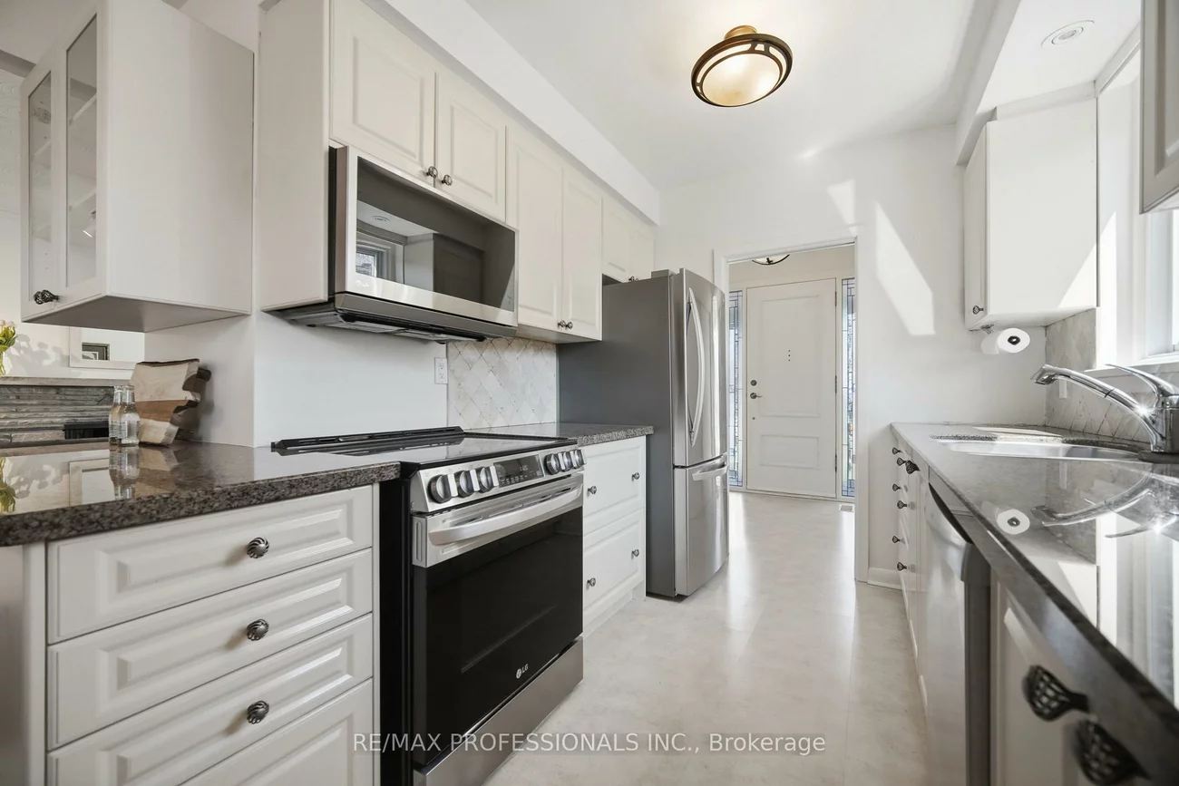 9, Halbadier, Islington-City Centre West, Toronto