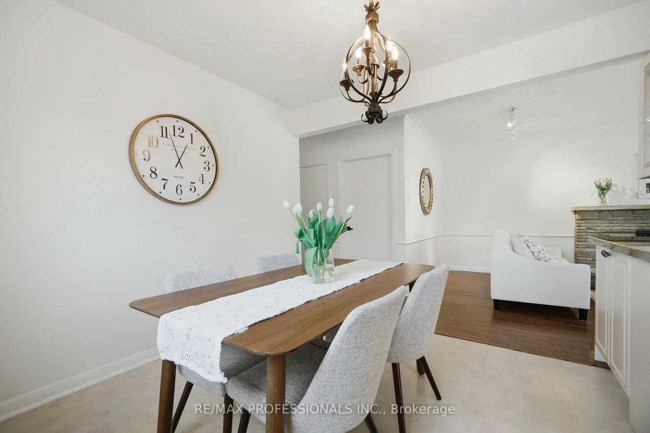 9, Halbadier, Islington-City Centre West, Toronto