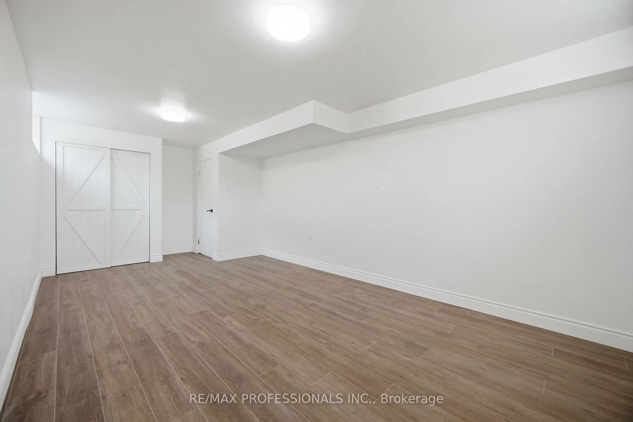 9, Halbadier, Islington-City Centre West, Toronto