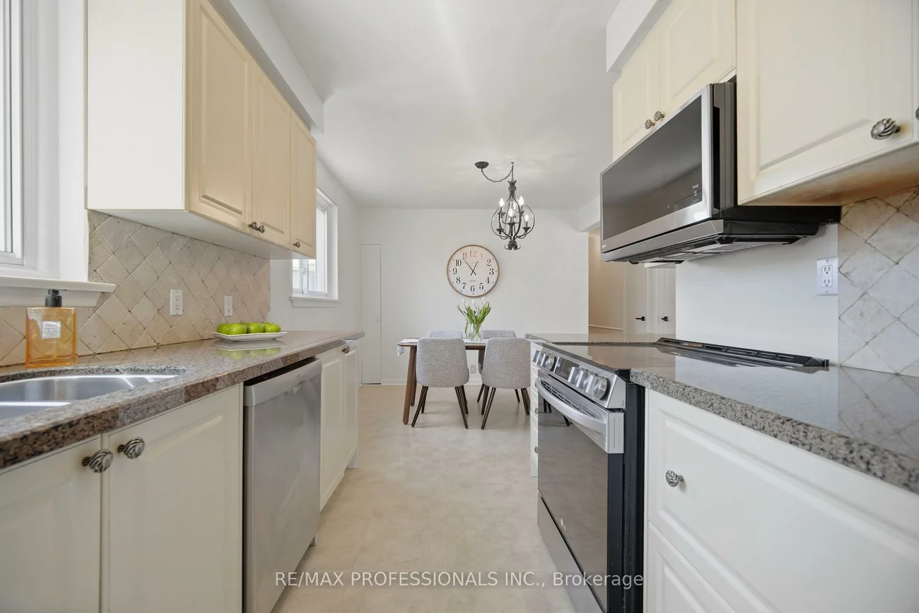 9, Halbadier, Islington-City Centre West, Toronto