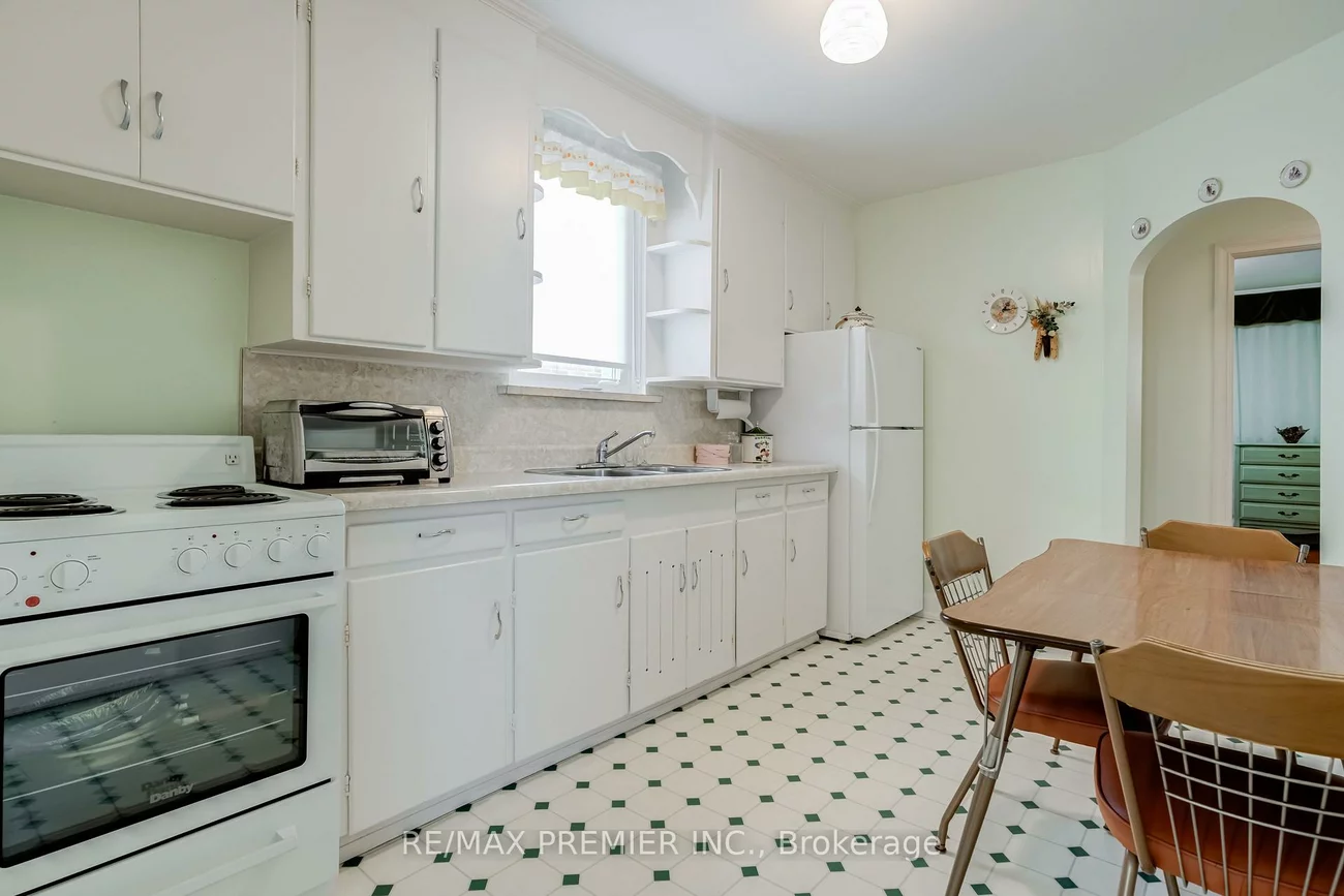 52, Richardson, Beechborough-Greenbrook, Toronto