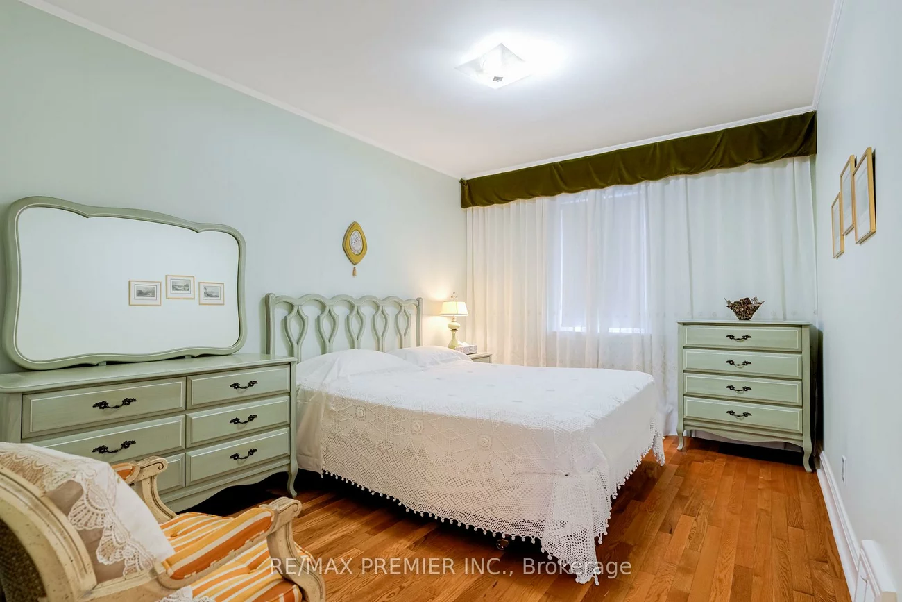 52, Richardson, Beechborough-Greenbrook, Toronto