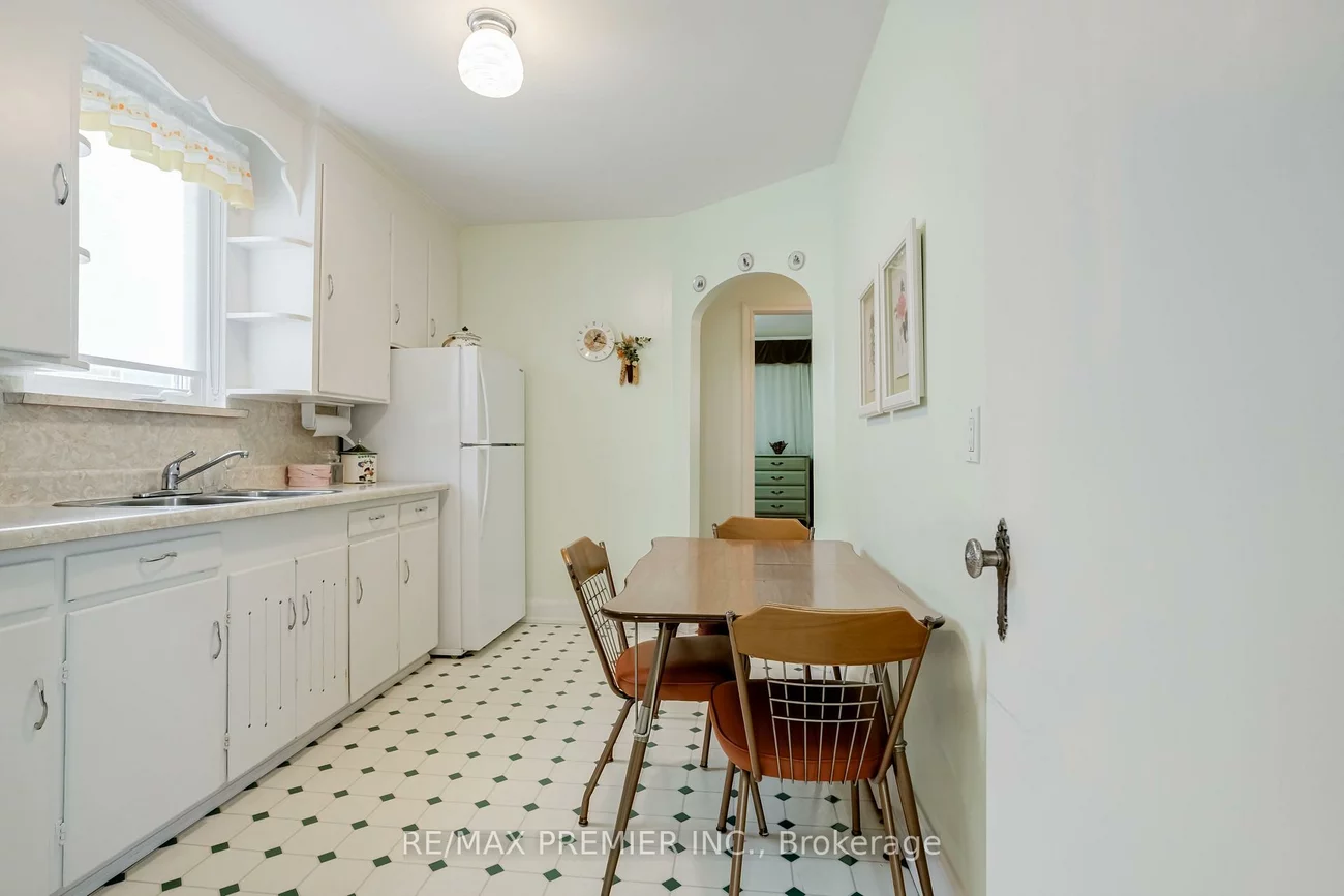 52, Richardson, Beechborough-Greenbrook, Toronto