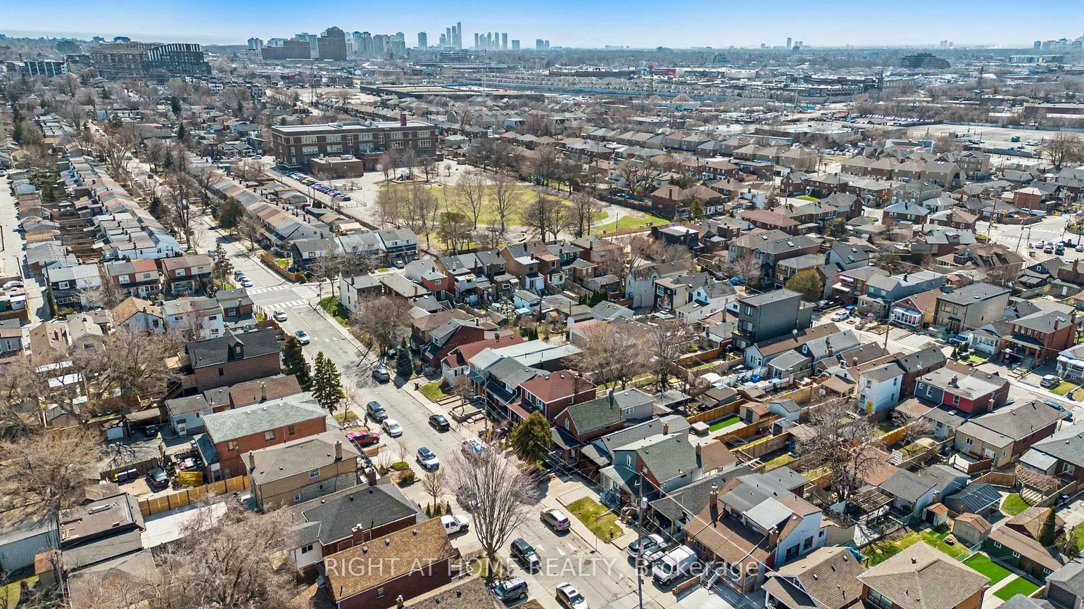 174, Rosethorn, Weston-Pellam Park, Toronto