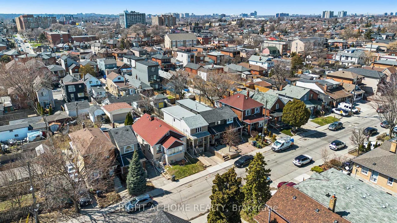 174, Rosethorn, Weston-Pellam Park, Toronto