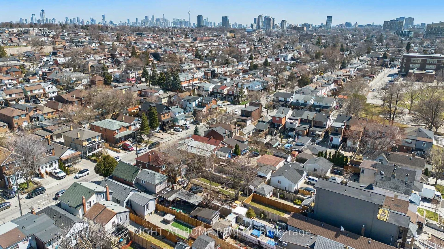 174, Rosethorn, Weston-Pellam Park, Toronto
