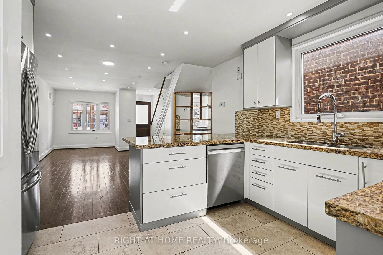 174, Rosethorn, Weston-Pellam Park, Toronto