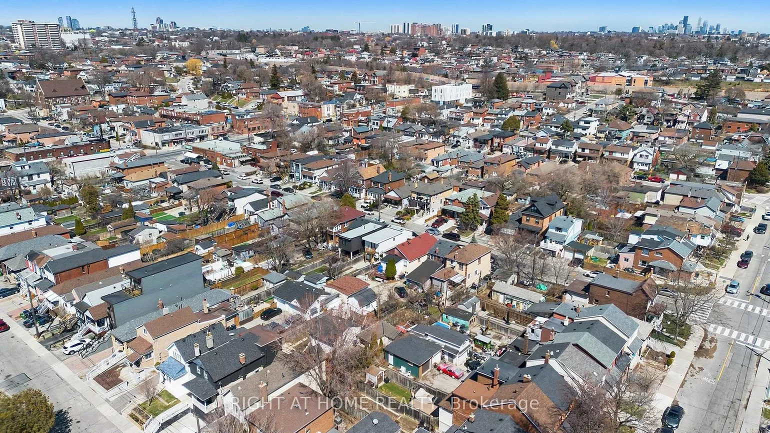 174, Rosethorn, Weston-Pellam Park, Toronto