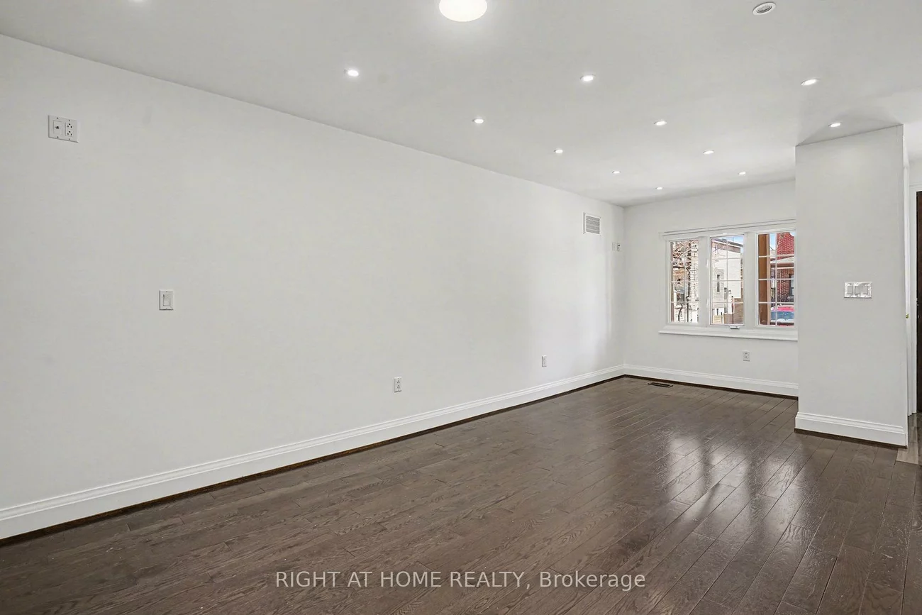 174, Rosethorn, Weston-Pellam Park, Toronto