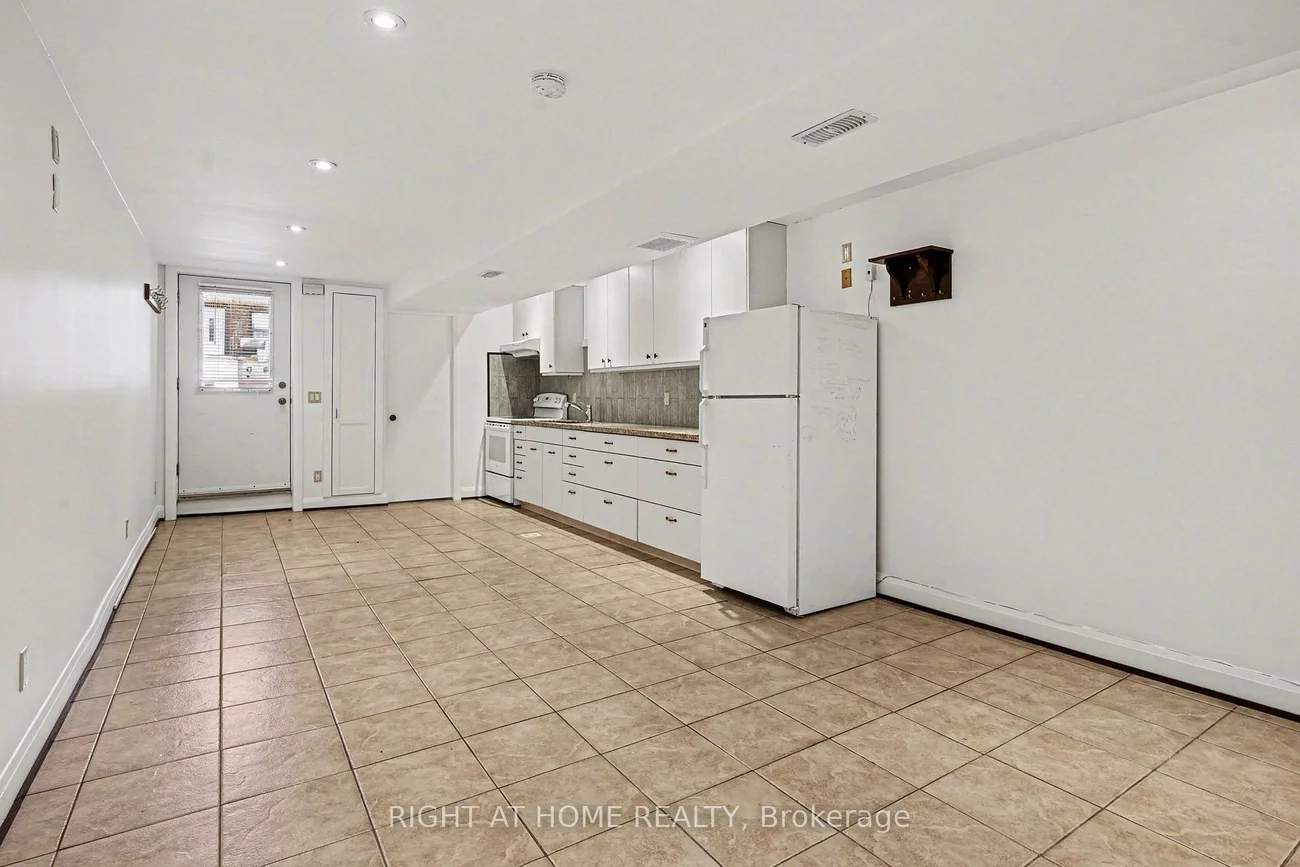 174, Rosethorn, Weston-Pellam Park, Toronto