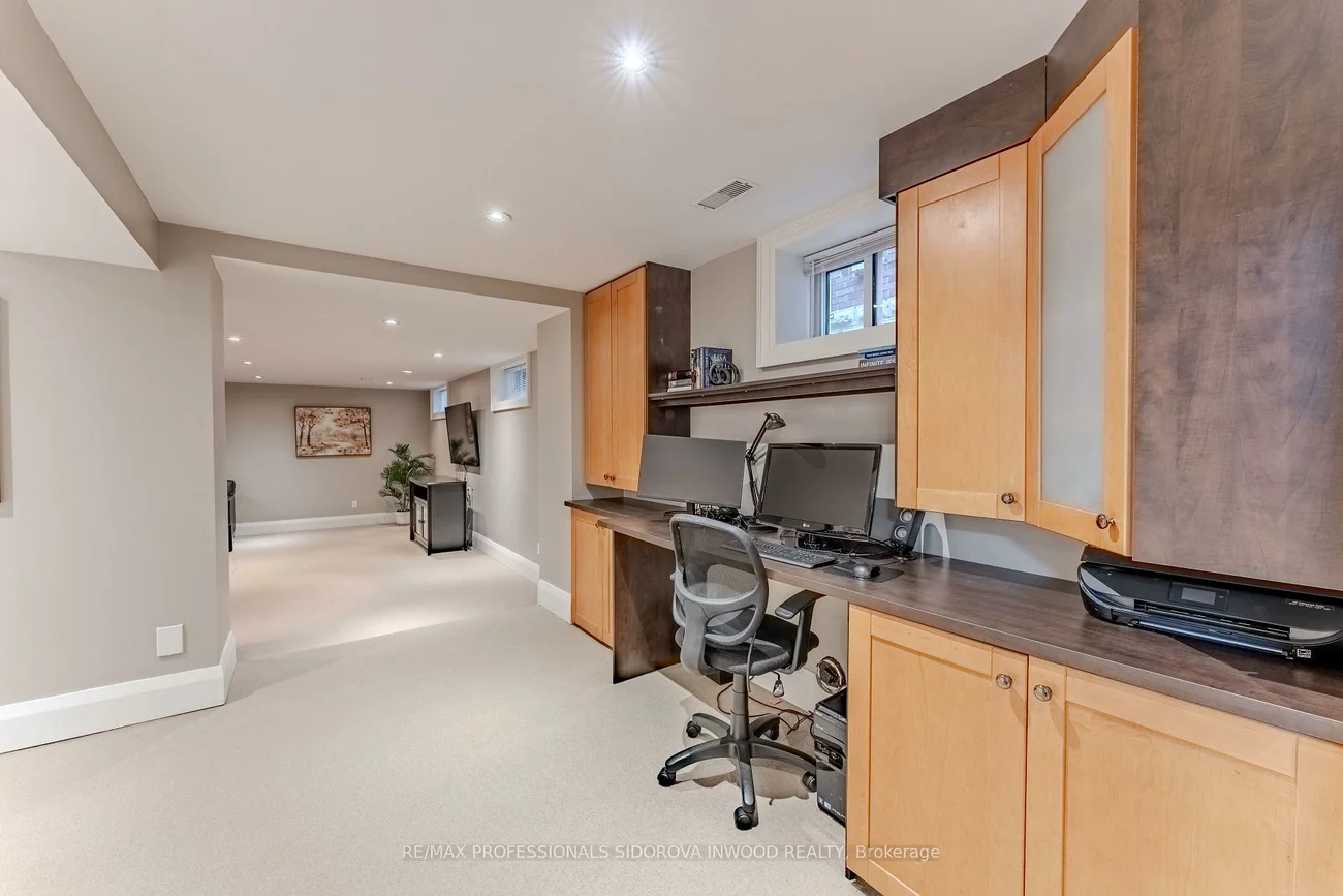 125, Glendonwynne, Runnymede-Bloor West Village, Toronto