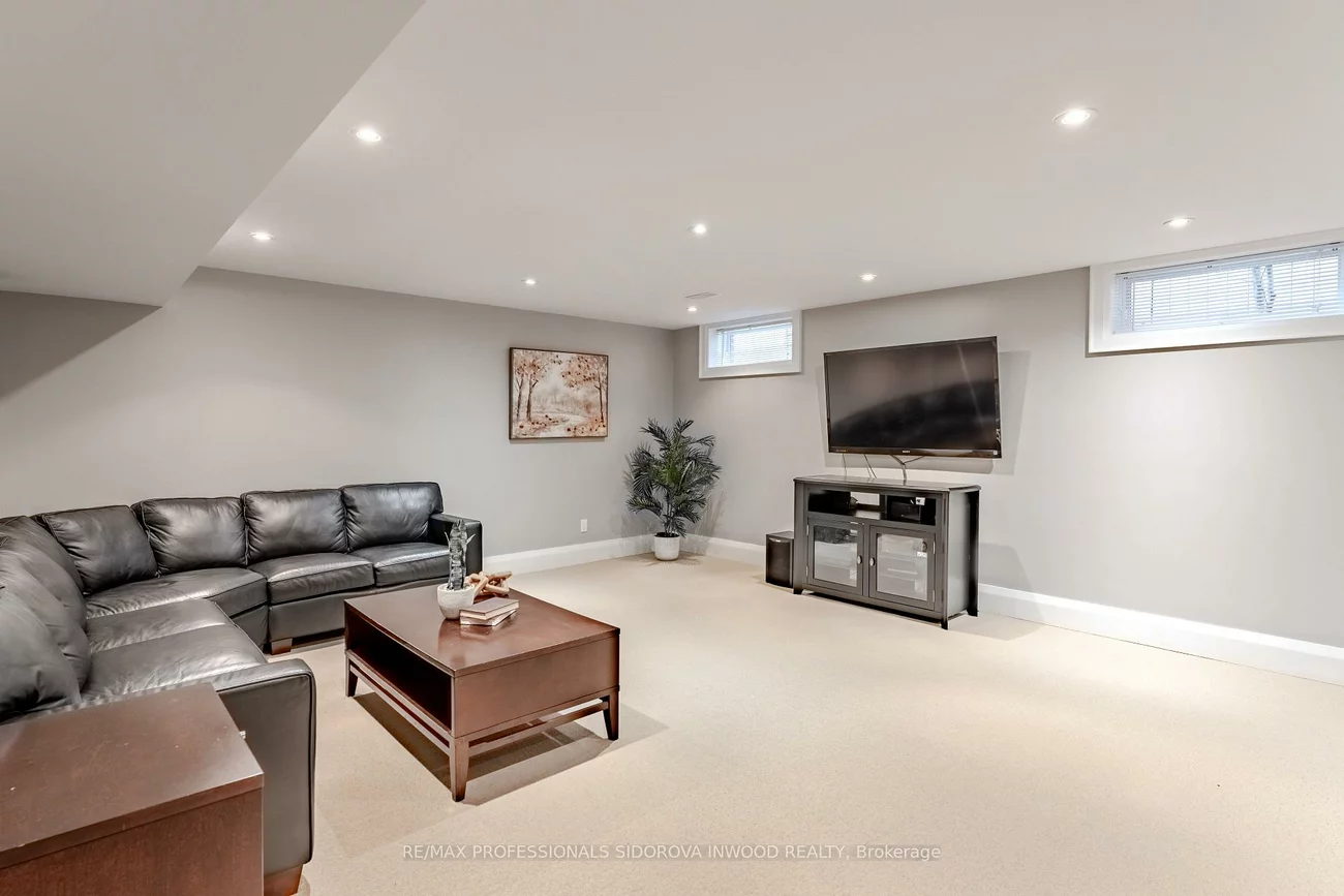 125, Glendonwynne, Runnymede-Bloor West Village, Toronto