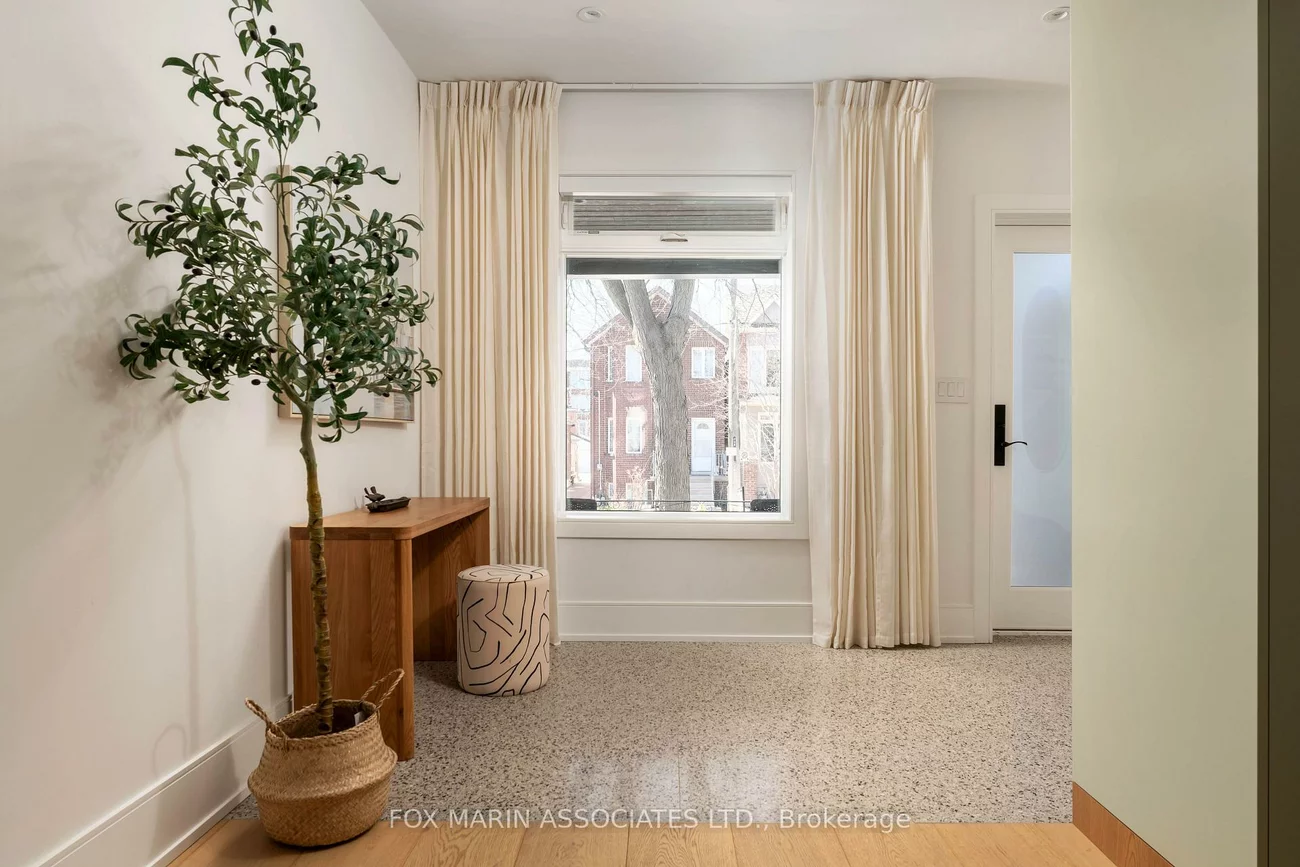 273A, Salem, Dovercourt-Wallace Emerson-Junction, Toronto