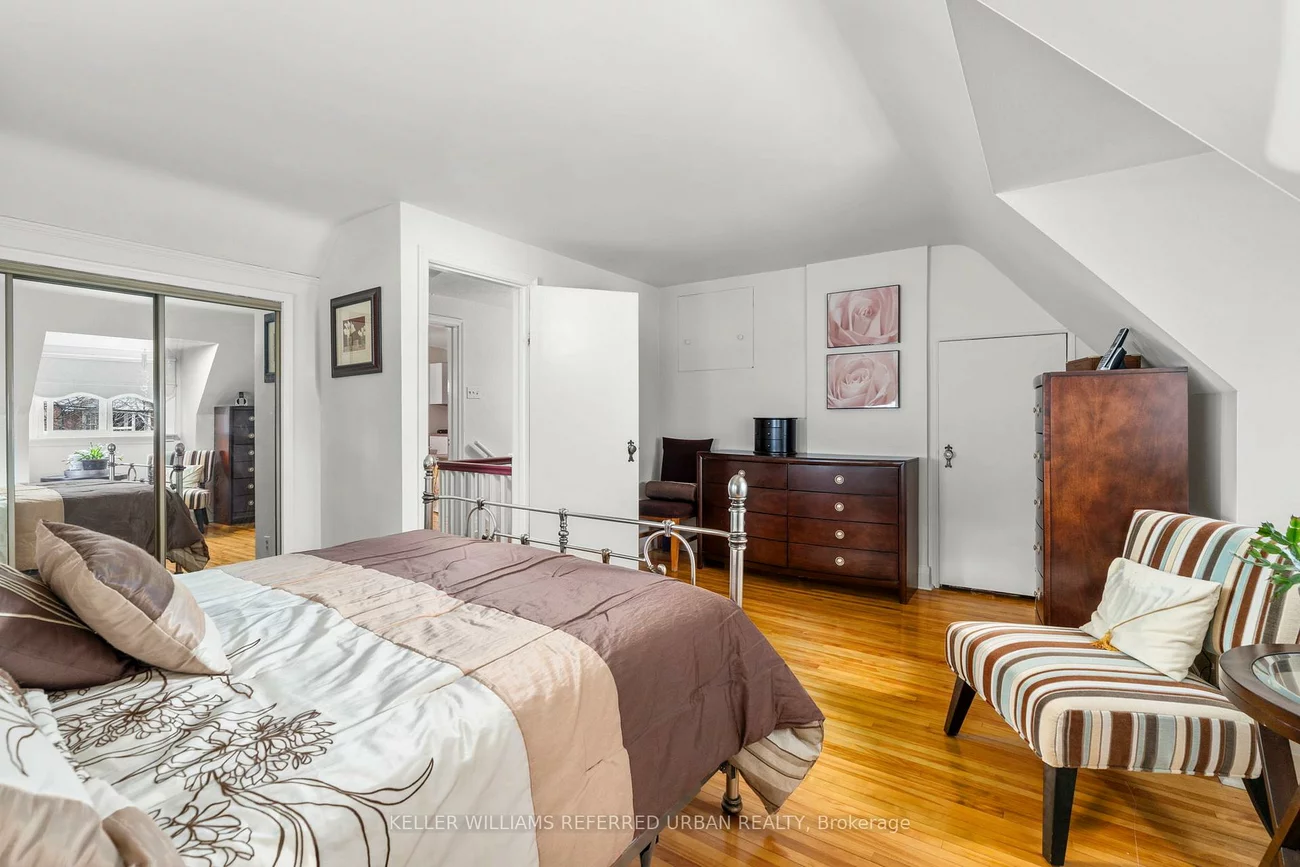 10, Landour, Keelesdale-Eglinton West, Toronto