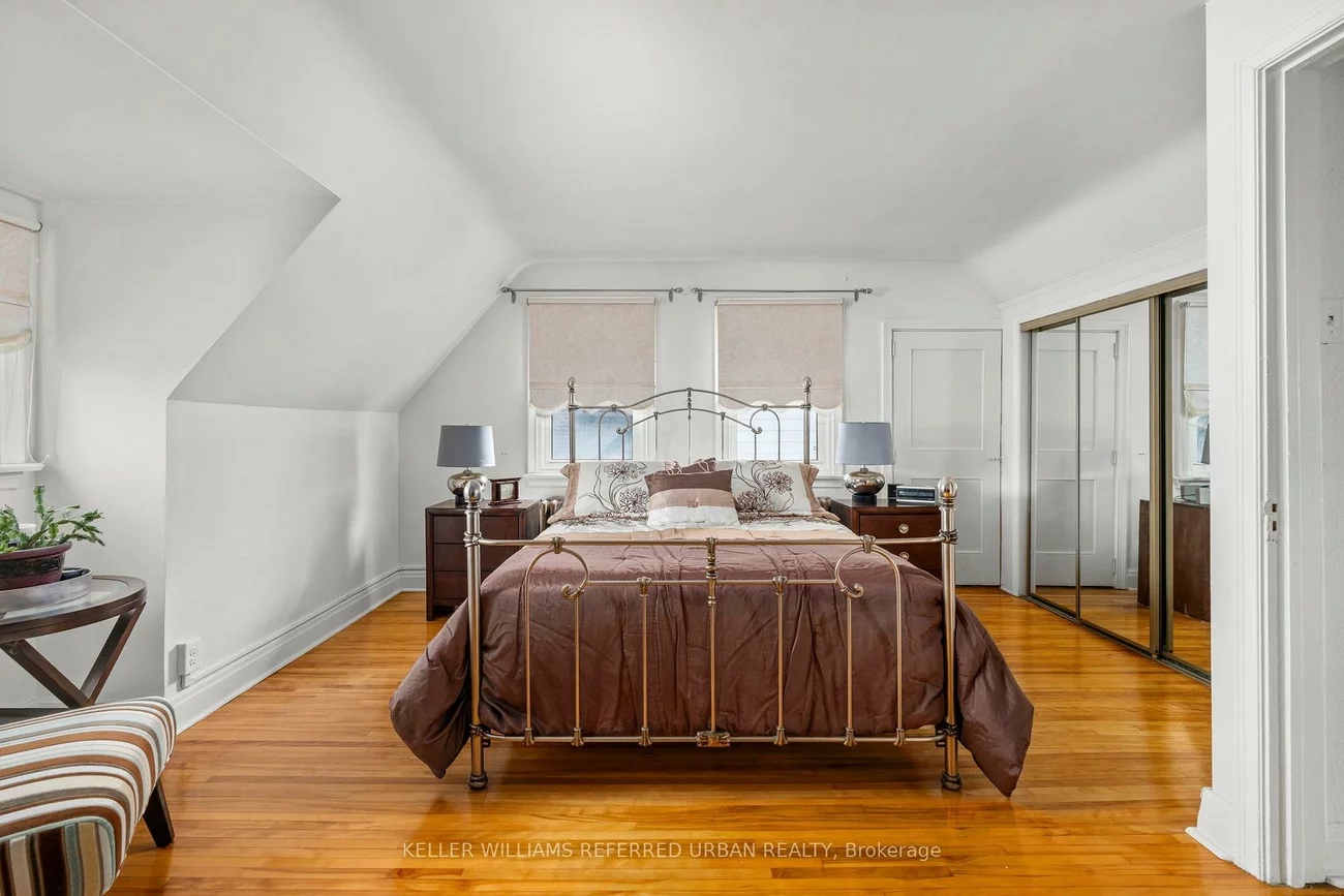 10, Landour, Keelesdale-Eglinton West, Toronto