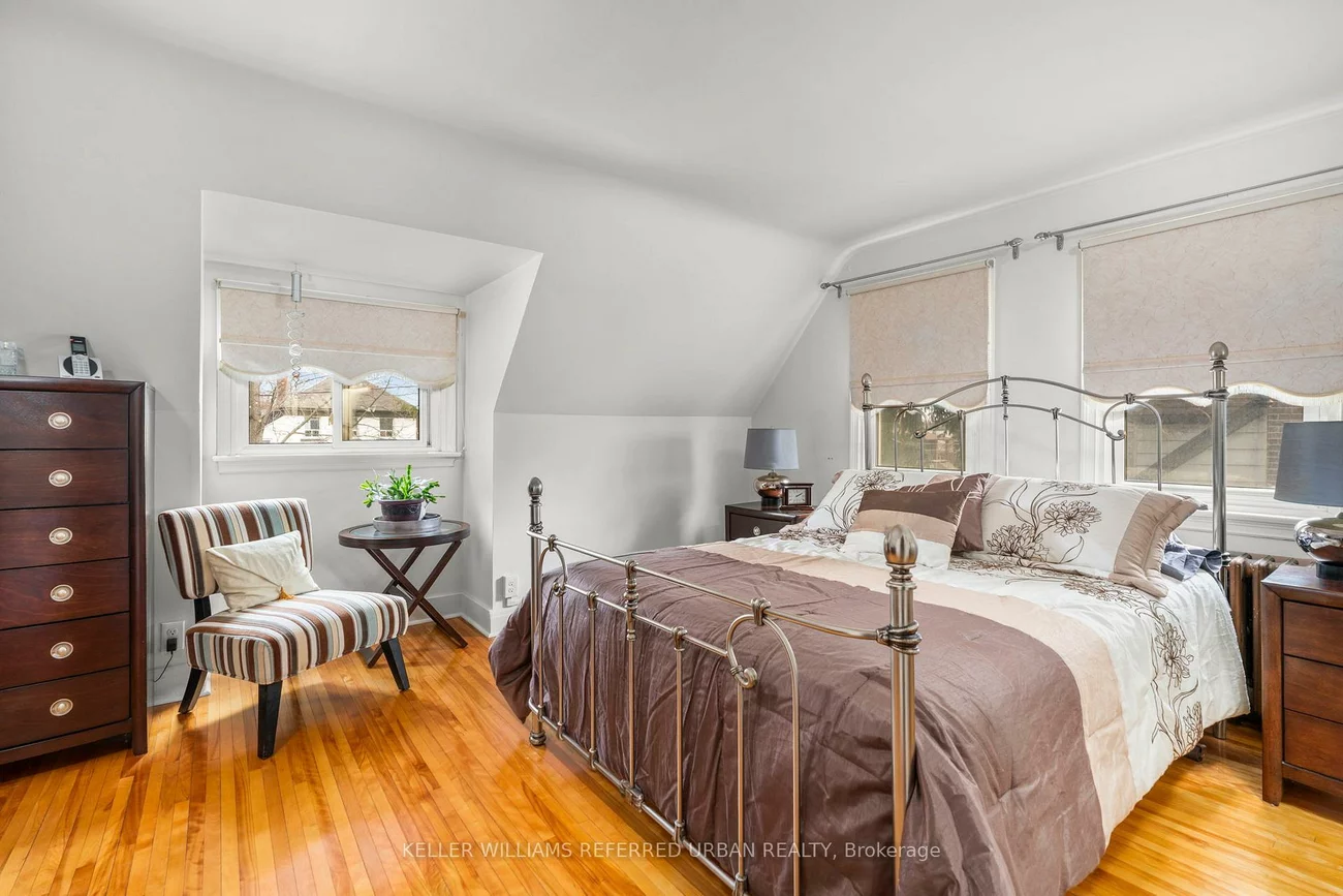 10, Landour, Keelesdale-Eglinton West, Toronto