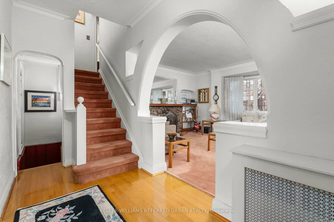 10, Landour, Keelesdale-Eglinton West, Toronto