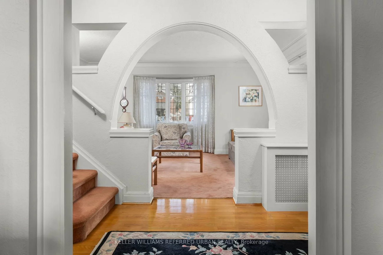 10, Landour, Keelesdale-Eglinton West, Toronto