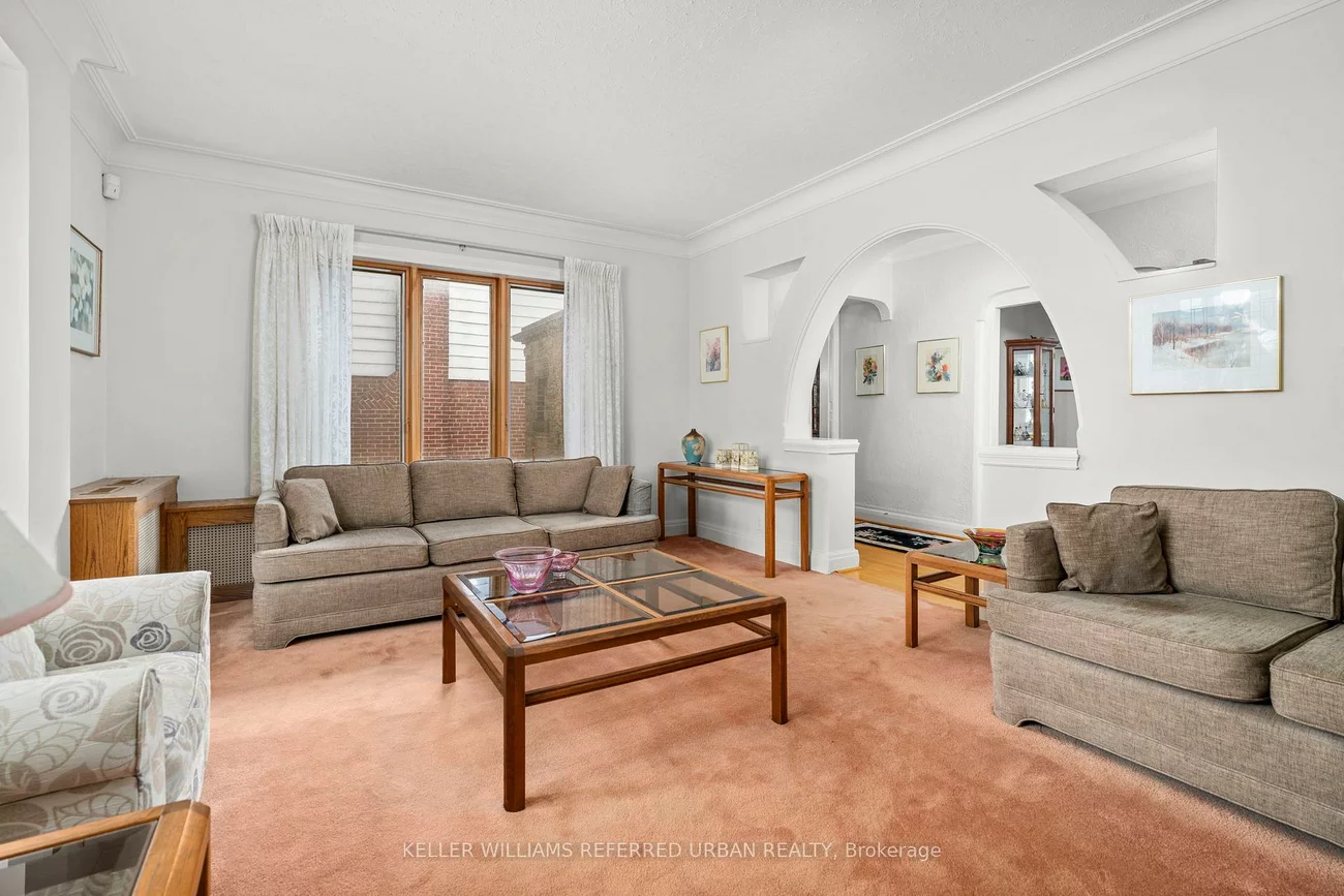 10, Landour, Keelesdale-Eglinton West, Toronto