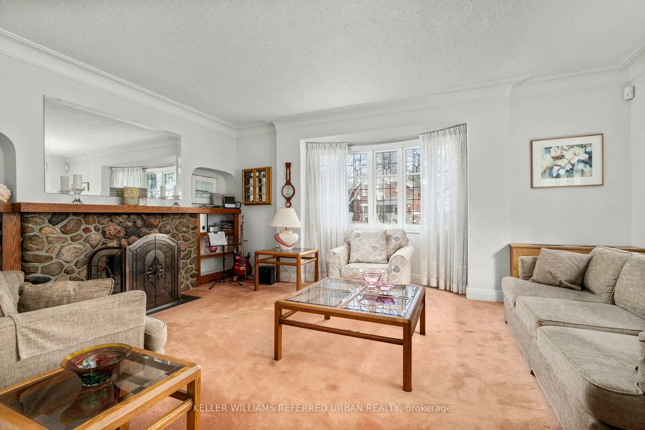 10, Landour, Keelesdale-Eglinton West, Toronto