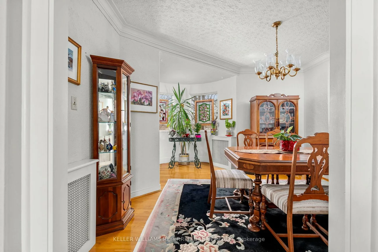 10, Landour, Keelesdale-Eglinton West, Toronto